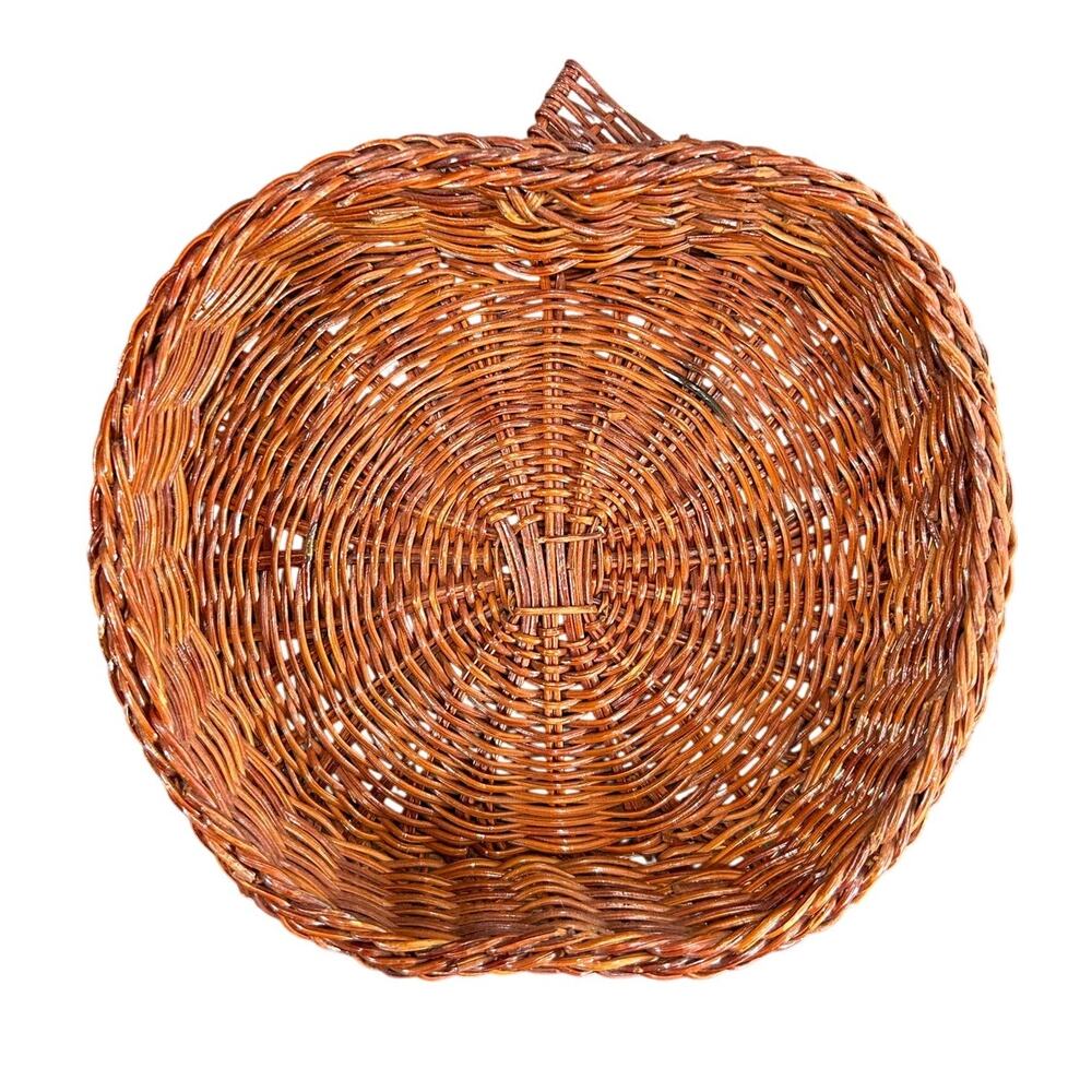 Vintage- Woven wicker tray basket- 7x6x2" Apple Shaped- teacher cottagecore